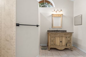 BATH2 9180 Gillmar St 039