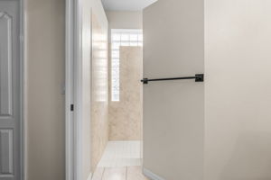 BATH2 9180 Gillmar St 042