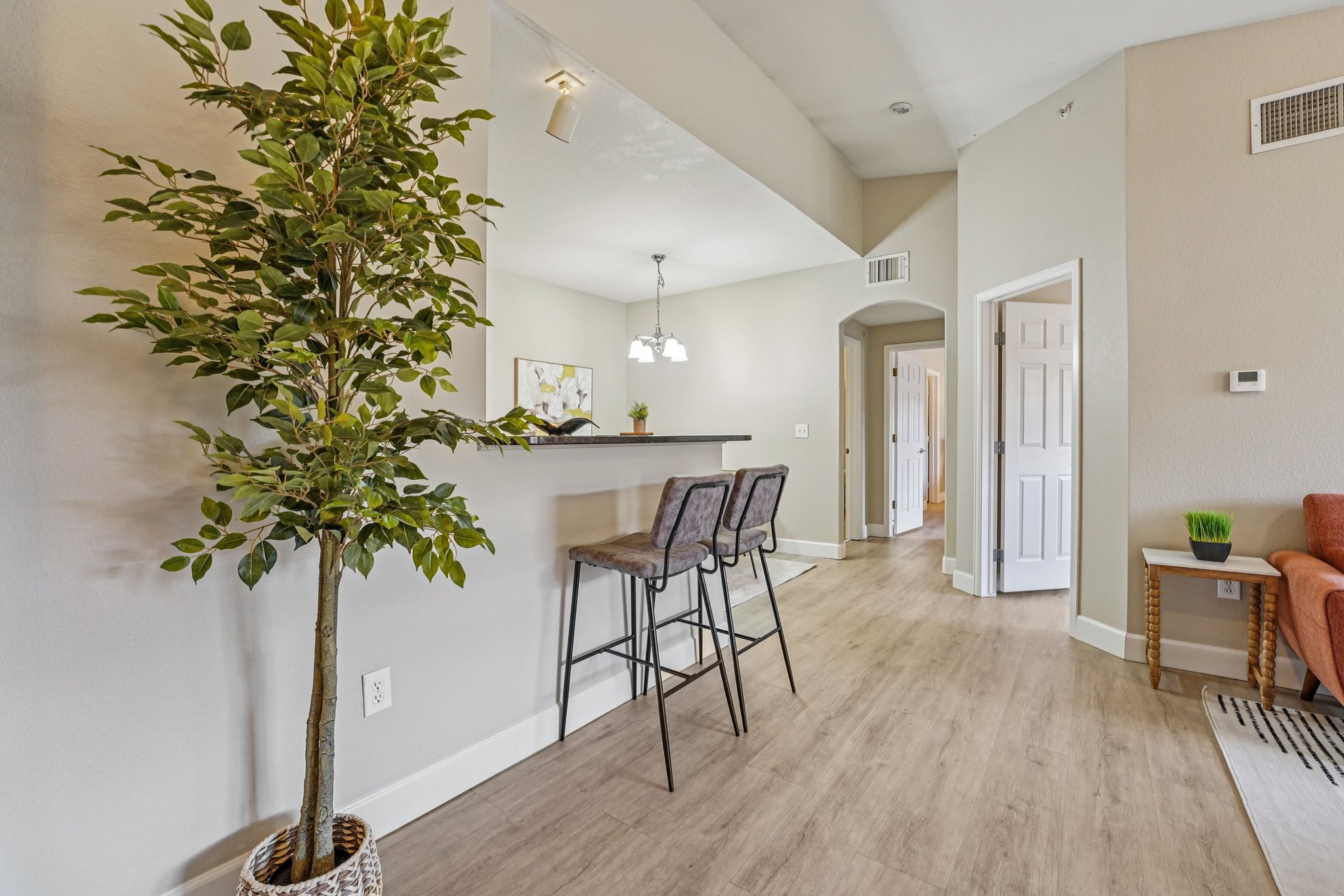 Rolling Way 306-S0804-002.jpg