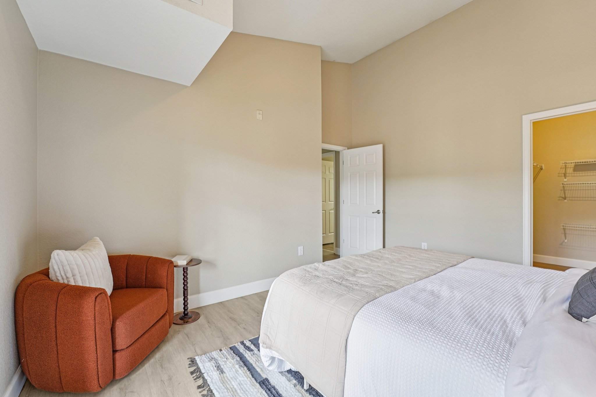 Rolling Way 306-S0804-027.jpg