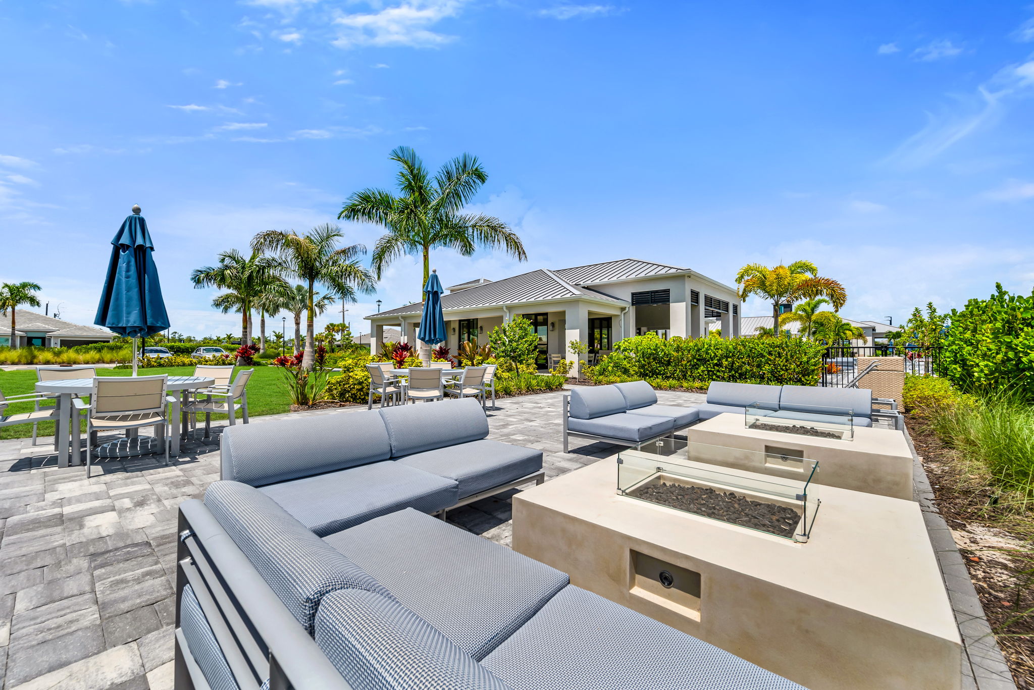 Clubhouse Outdoor Seating