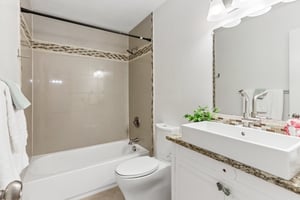 E Oxford Dr-S0605-017.jpg