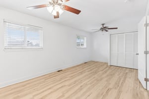 E Oxford Dr-S0605-025.jpg