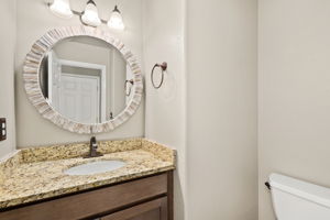 Main level 1/2 bath