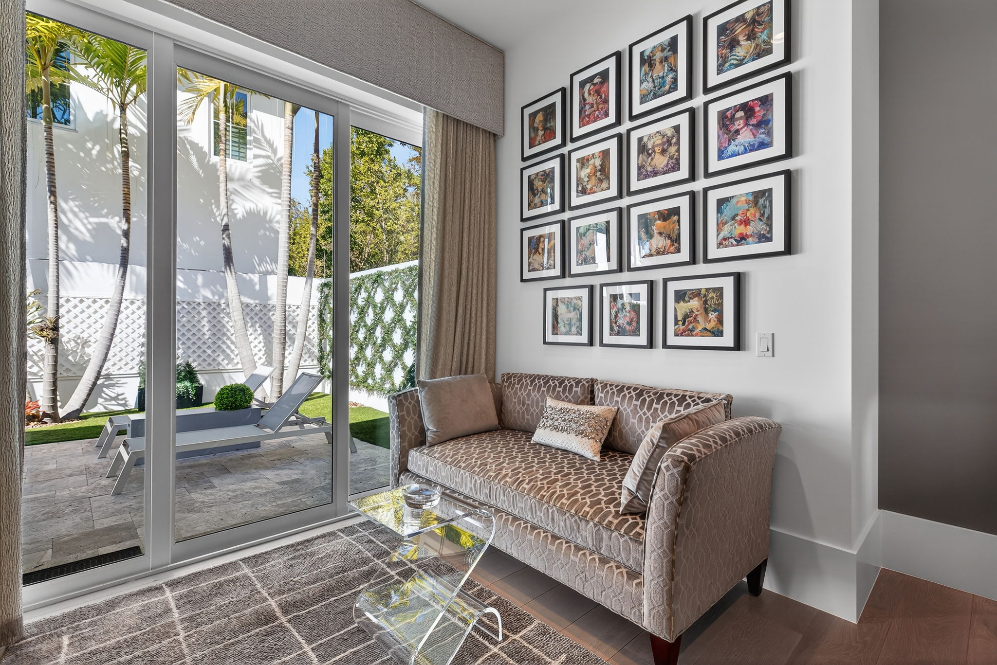 PRIMARY BED./SITTING AREA