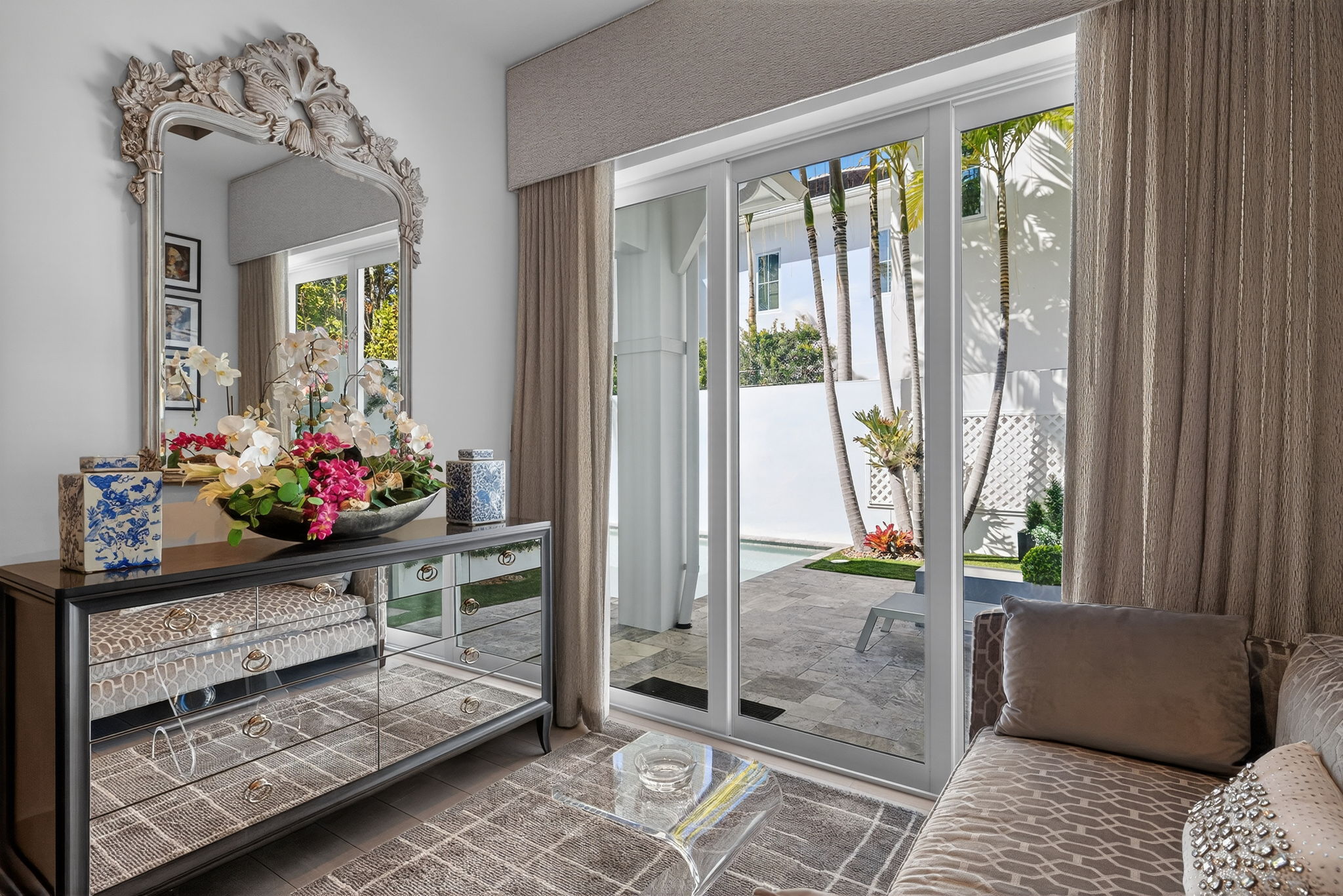 PRIMARY BED./SITTING AREA