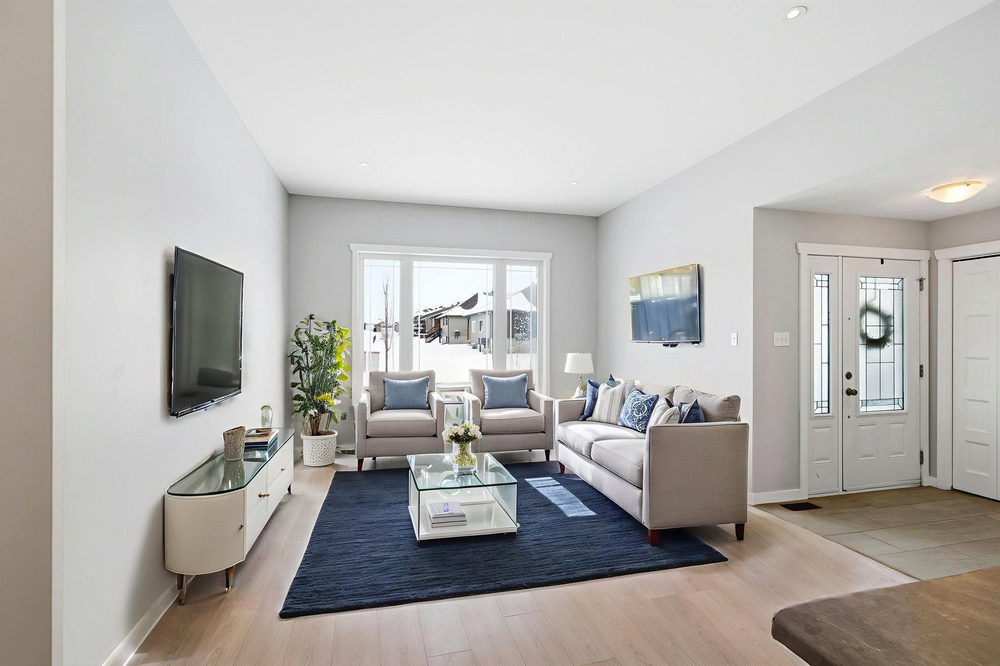 DSC02895 virtually staged.jpeg