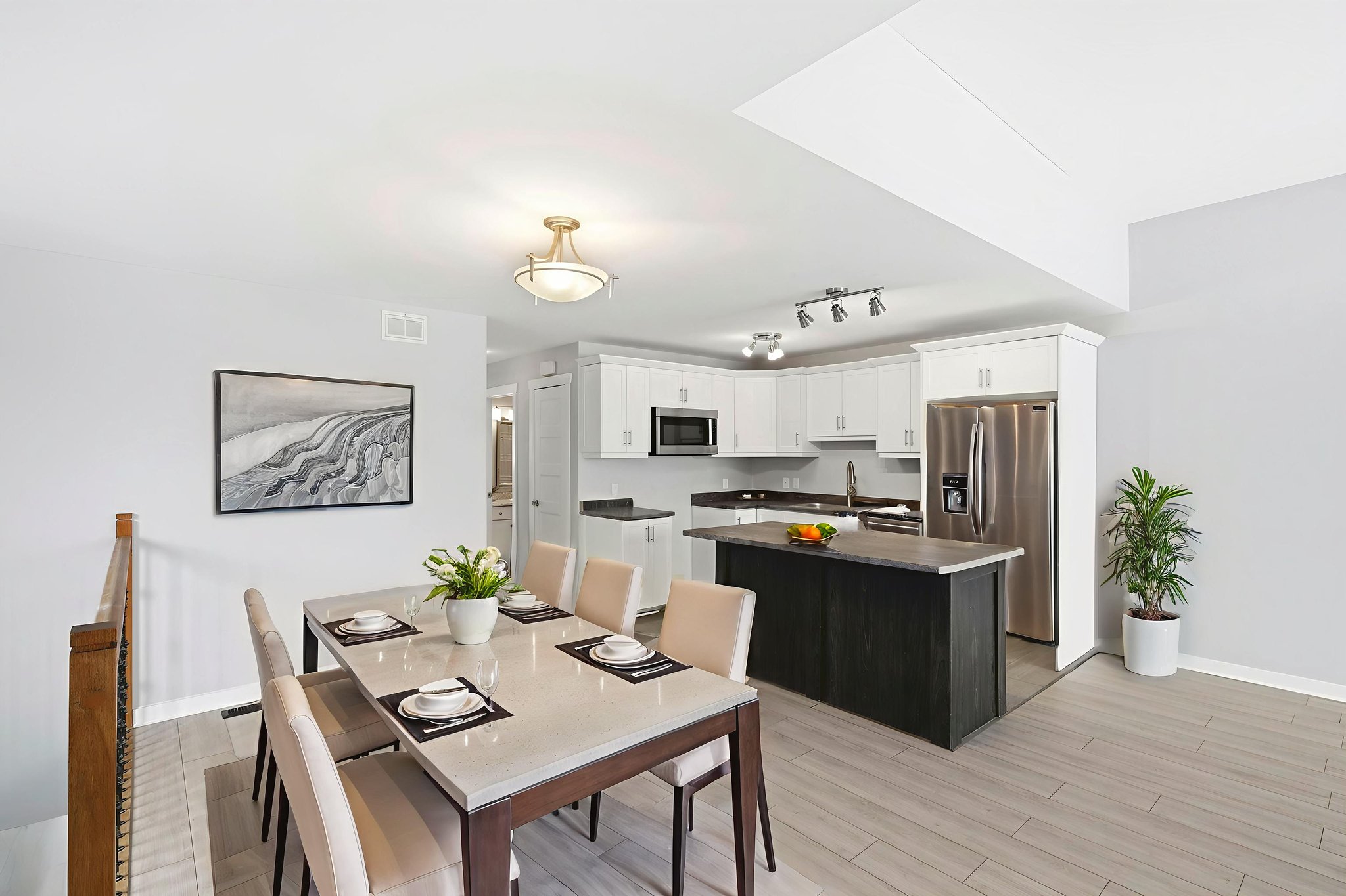 DSC02910 virtually staged.jpeg