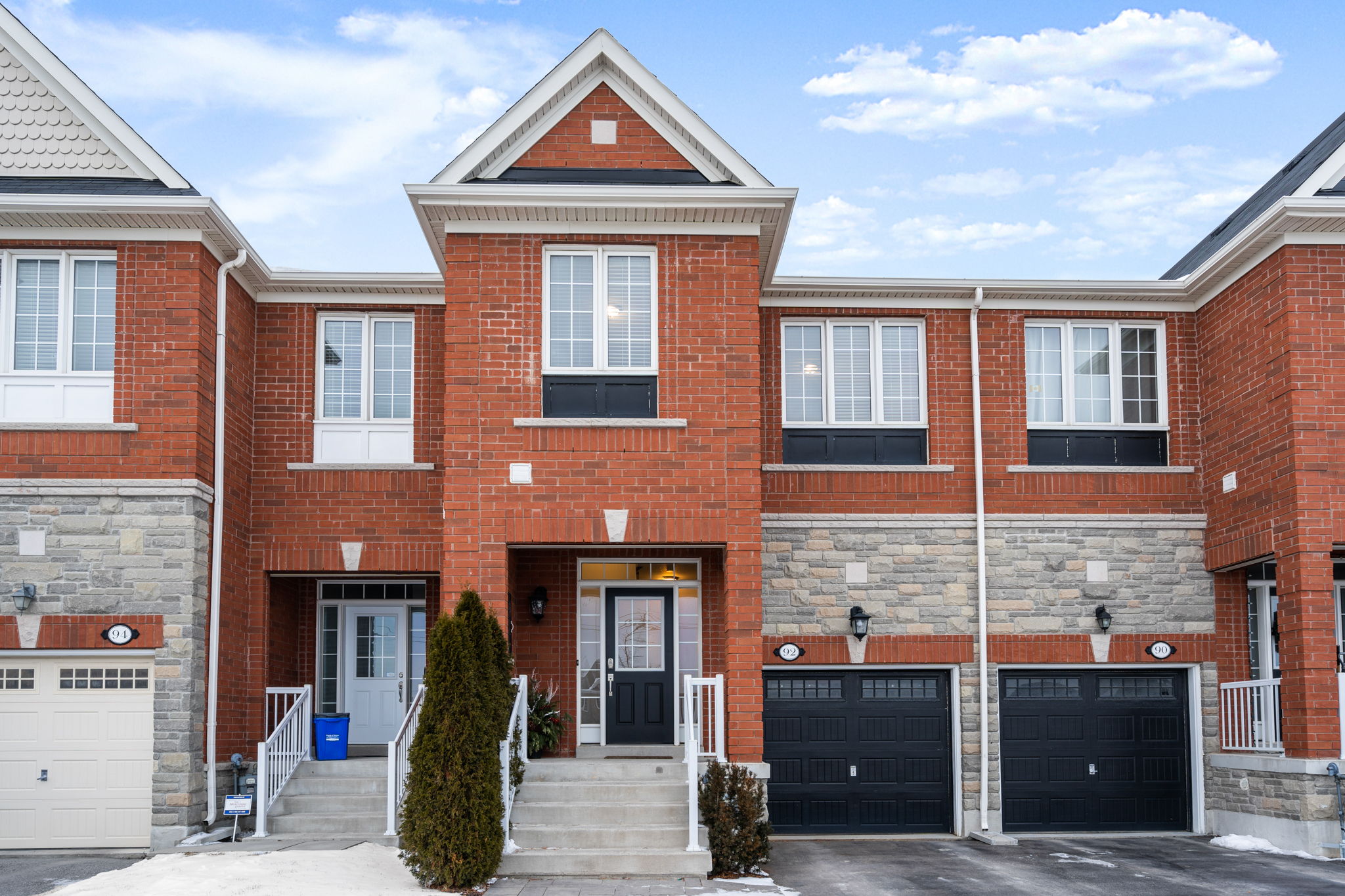  92 McCann Cres, Bradford West Gwillimbury, ON L3Z 2A5, US