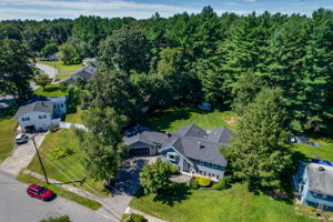 92 Patricia Ln Dracut MA-3