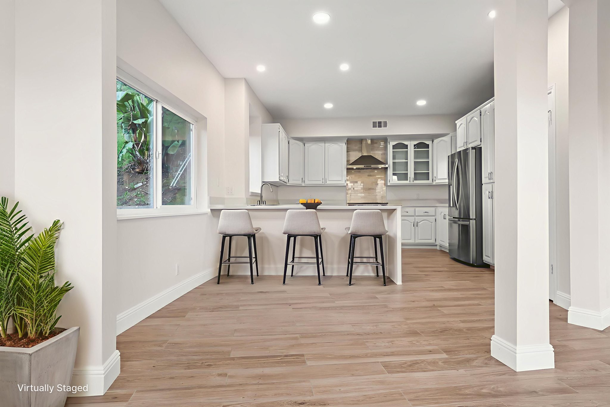 920 Glen Oaks Blvd_MEDIA360VR-19 virtually staged.jpeg