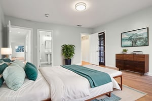 920 Glen Oaks Blvd_MEDIA360VR-37 virtually staged.jpeg