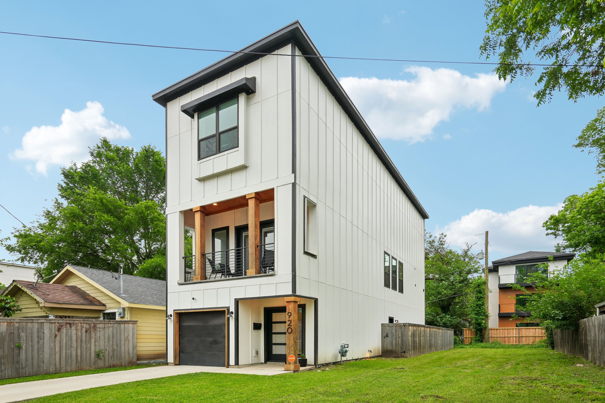 Muncie Ave-S0105-002.jpg
