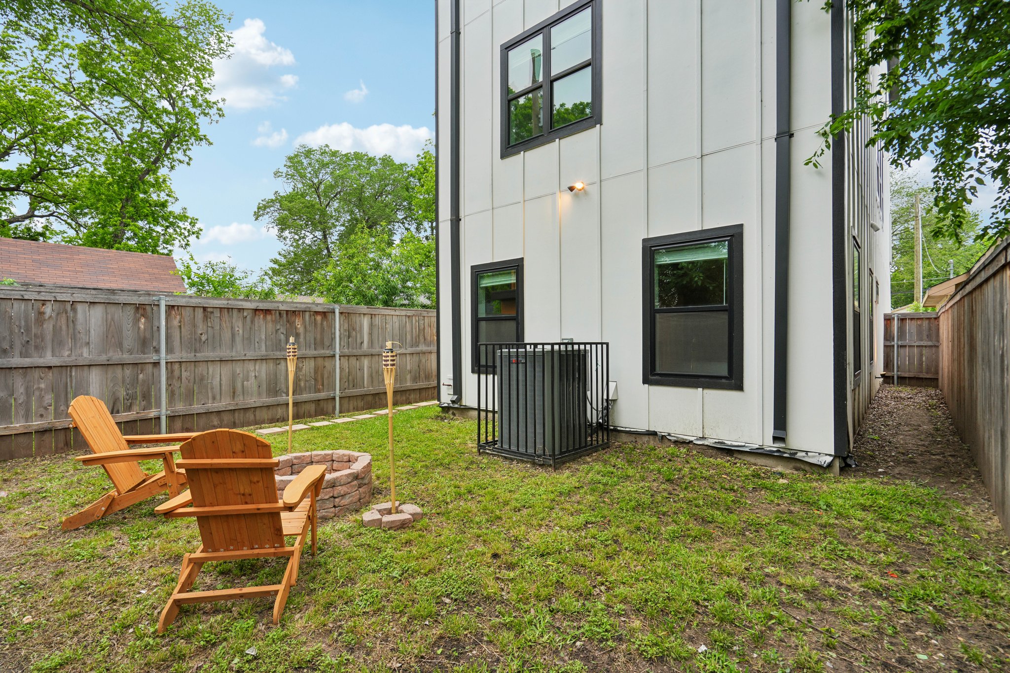 Muncie Ave-S0105-040.jpg