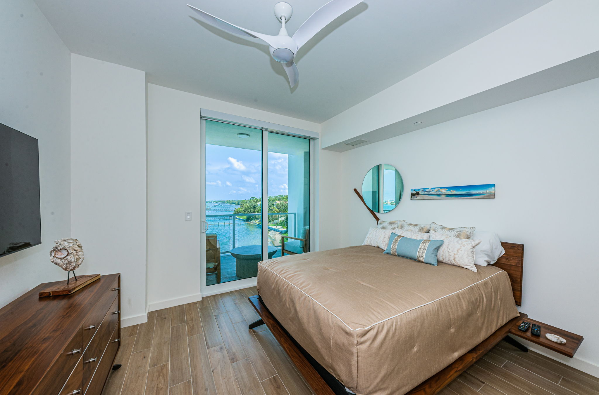 Guest Bedroom2b