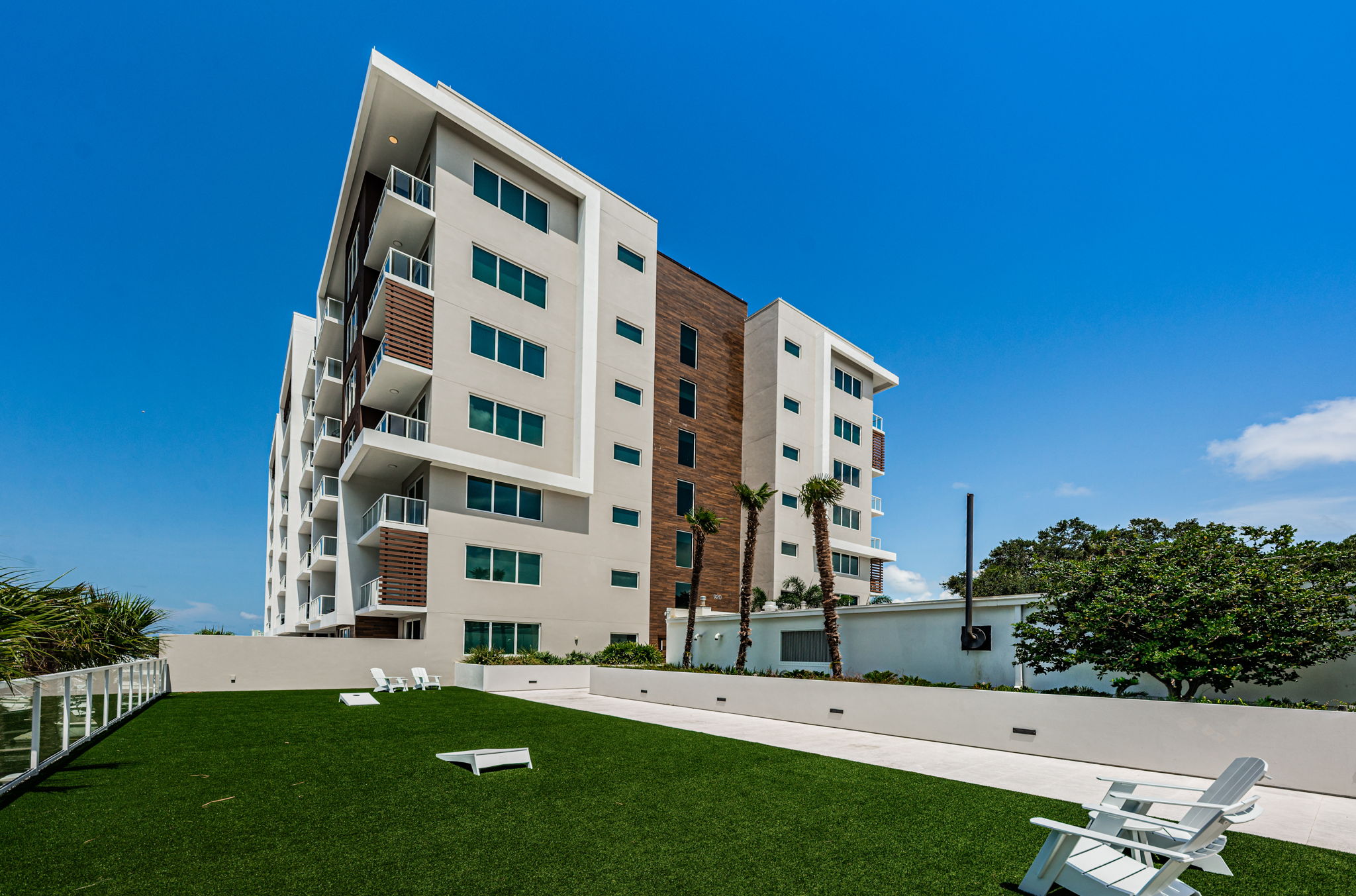 Front Exterior2-2