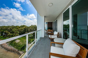 Guest Bedroom Balcony2