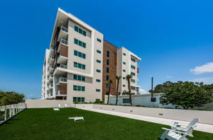 Front Exterior2-2