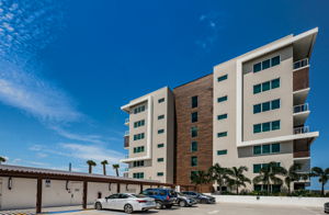 Front Exterior3-2