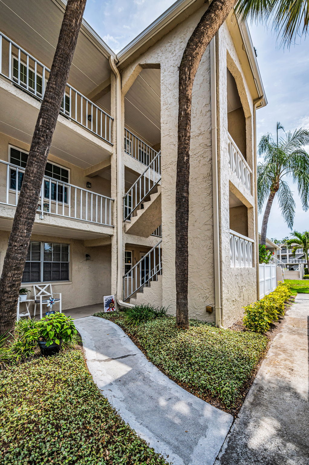 Front Exterior7