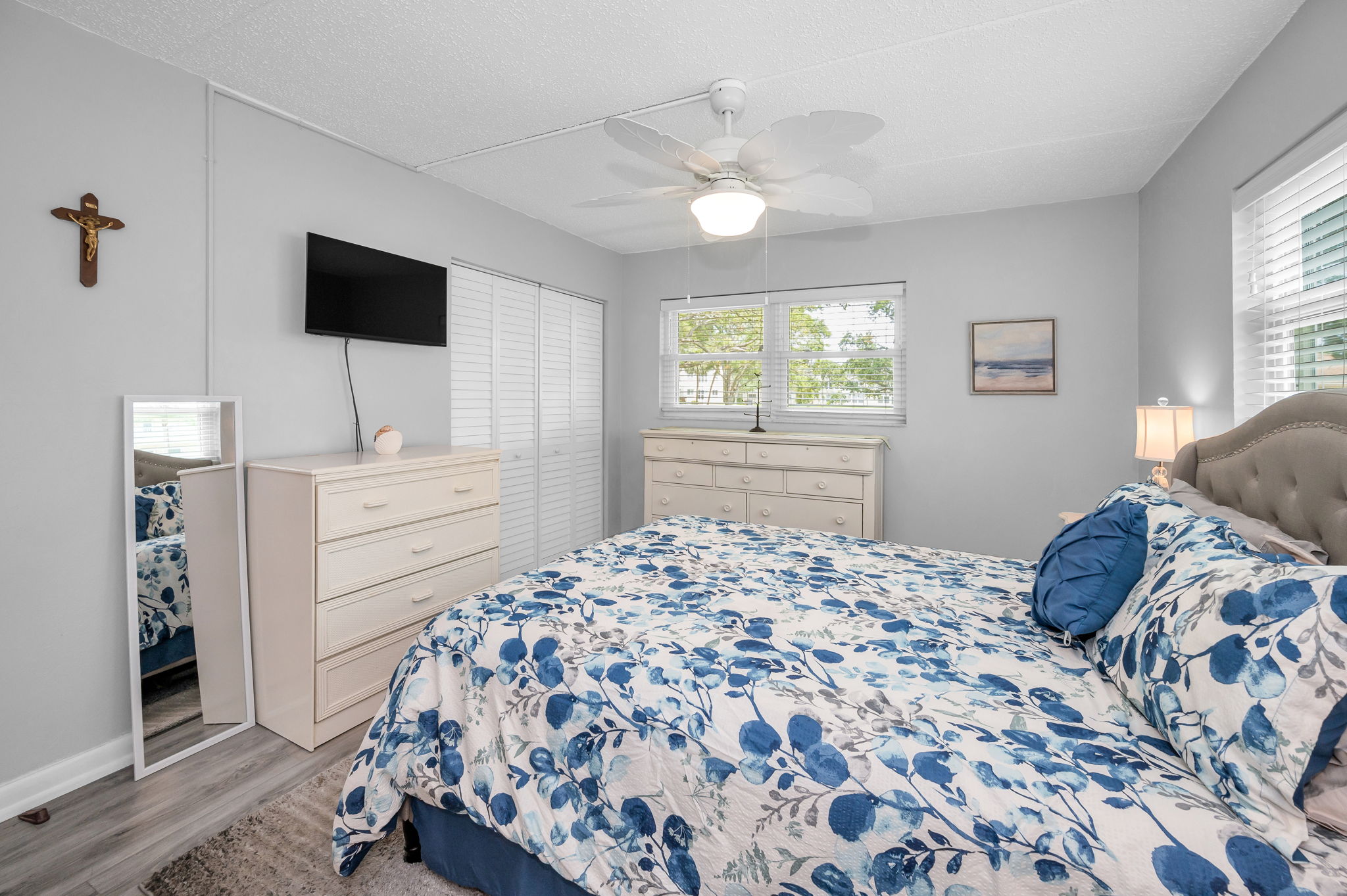 Master Bedroom1b