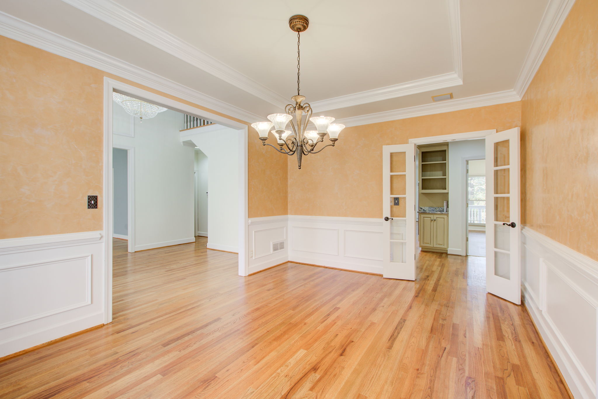 5 Dining B w Foyer + Kitchen Access