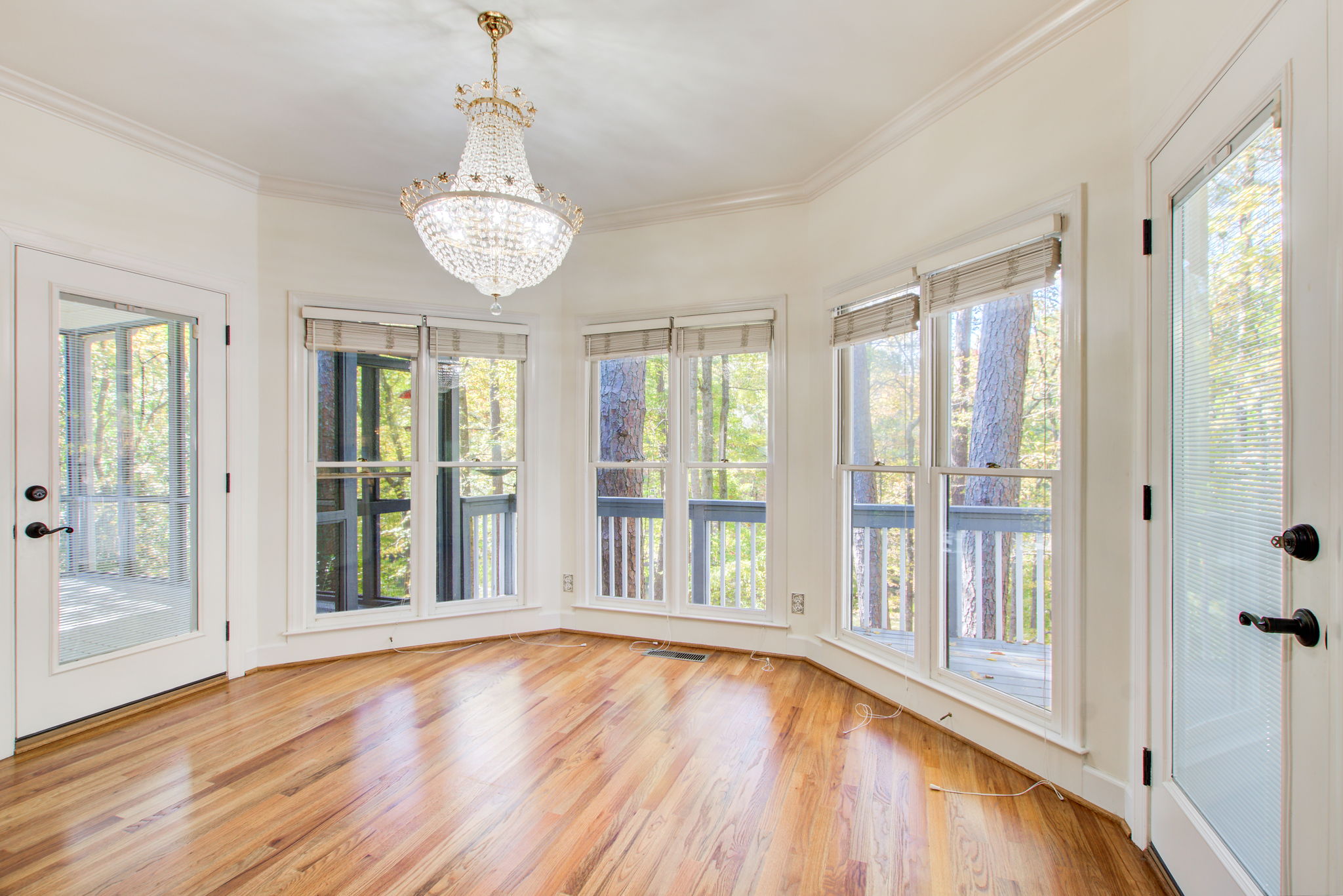 7 Breakfast Area w Dual Ext Walkout