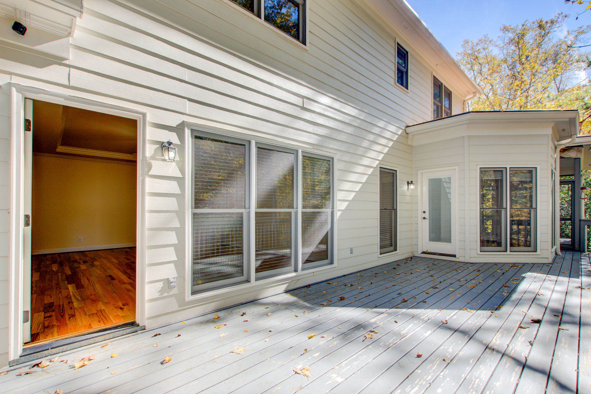 20 Ext Deck D w Main BR Interior