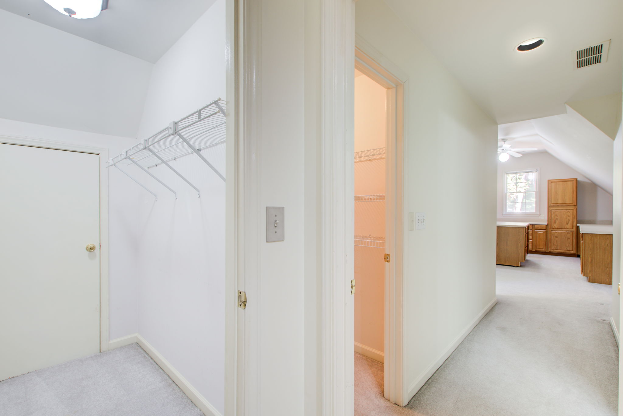 47 Linen Closet BR 4 Split