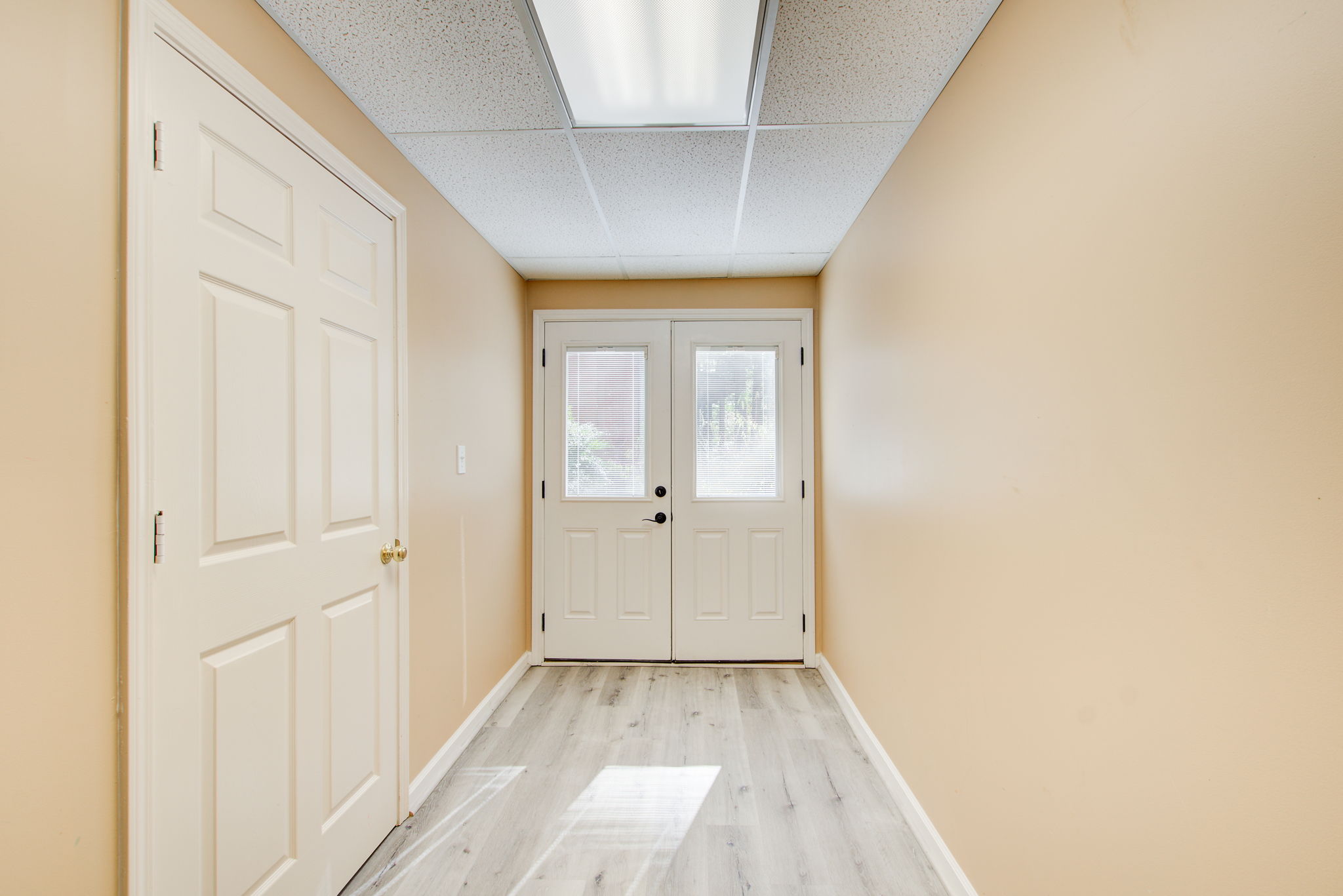 59 Terrace Level Hallway Walkout + Workshop Access