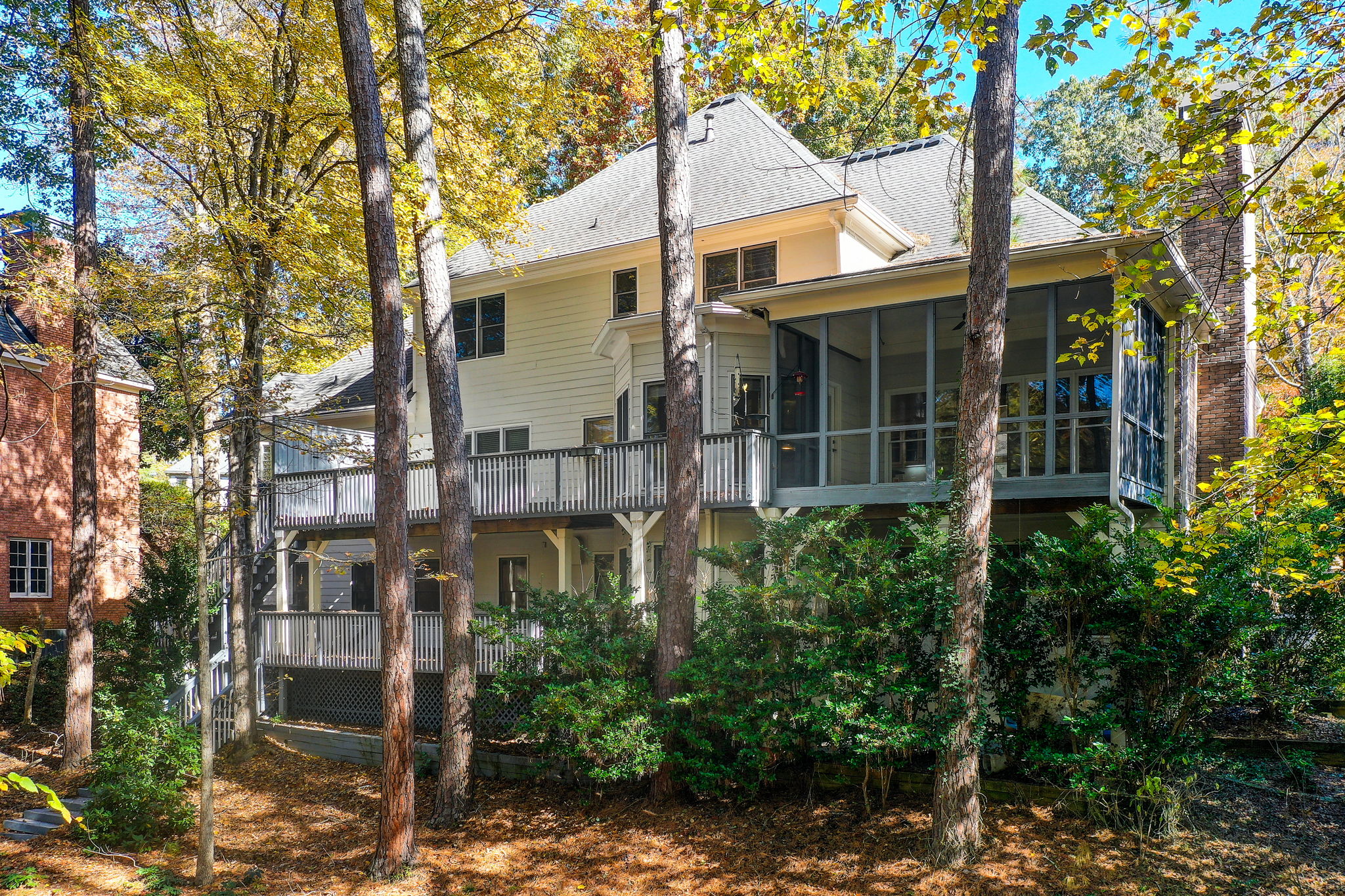 76 Aerial Ext Rear + Side