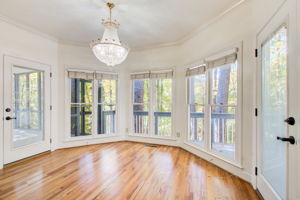 7 Breakfast Area w Dual Ext Walkout