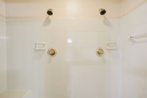 24 Main BR En Suite C Shower Detail