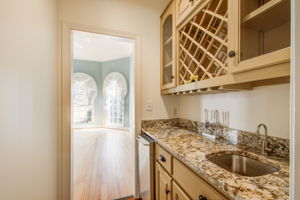 34 Butler's Pantry w FLR