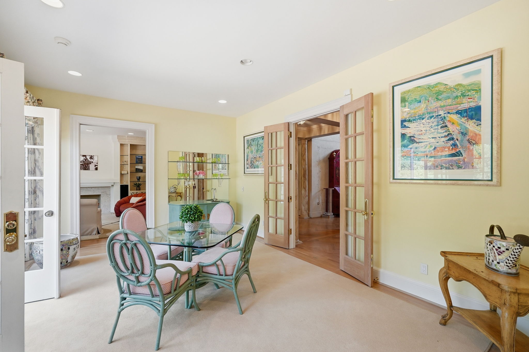Sun Room with Wet Bar