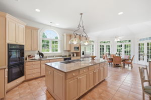 Expansive Kitchen & Breakfast Area