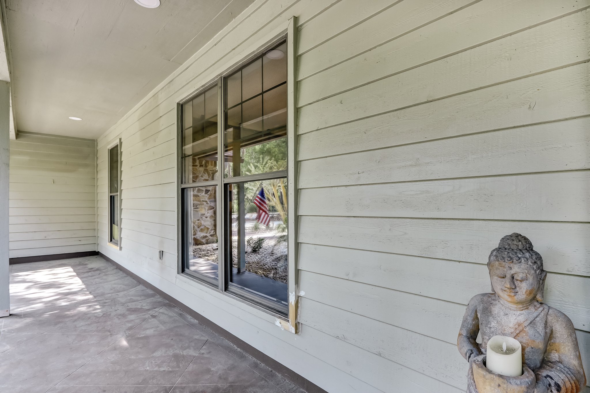 Front Porch/Entrance