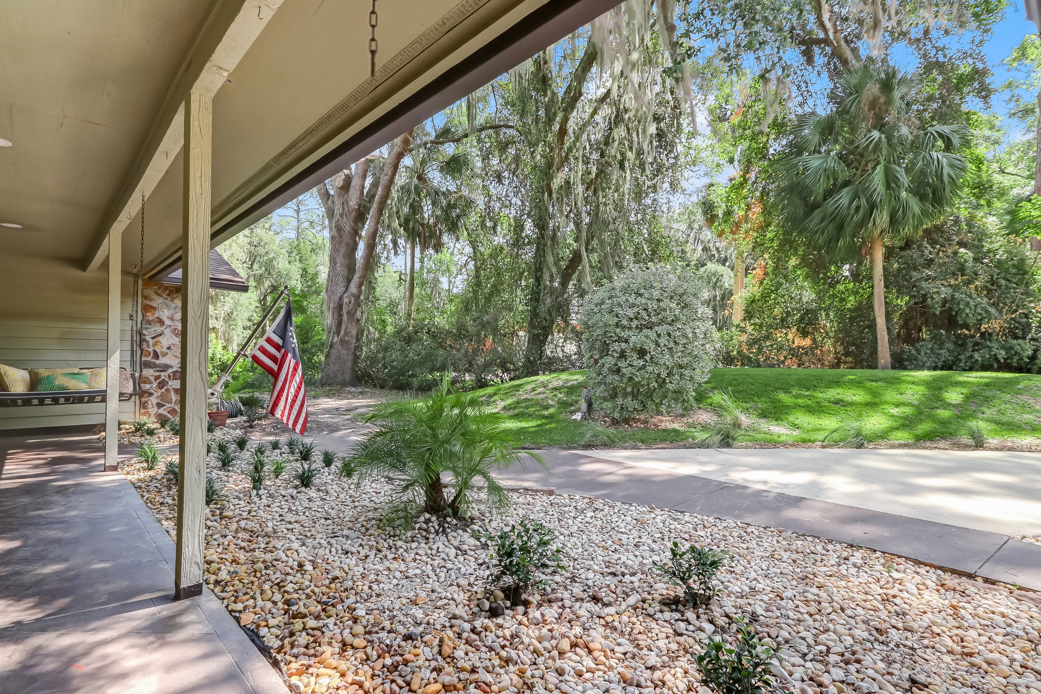 Front Porch/Entrance