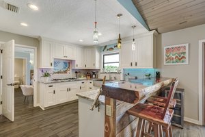 Kitchen/Breakfast Bar