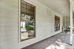 Front Porch/Entrance