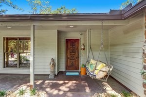 Front Porch/Entrance