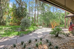 Front Porch/Entrance