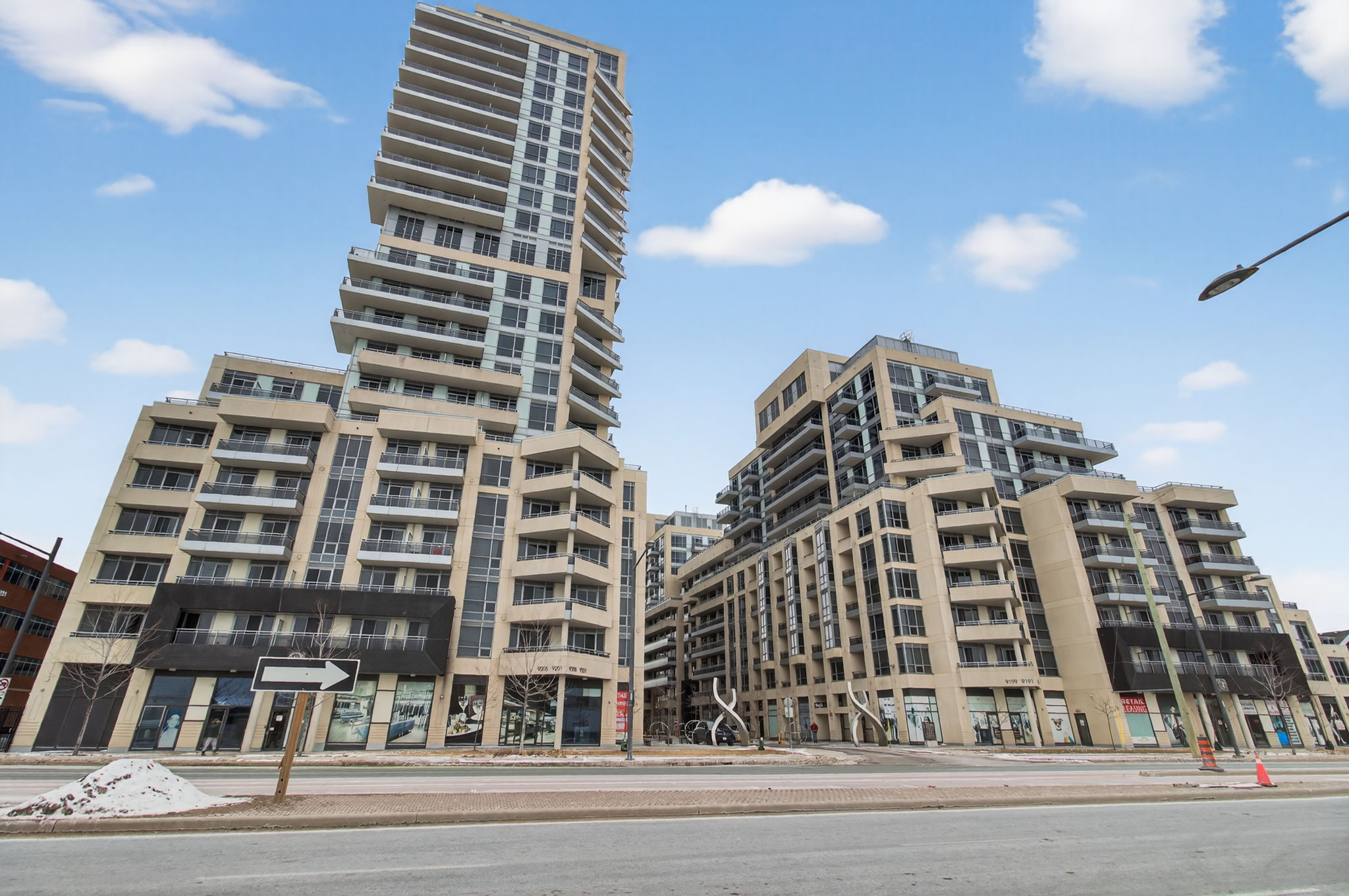 9201 Yonge St, Richmond Hill ON