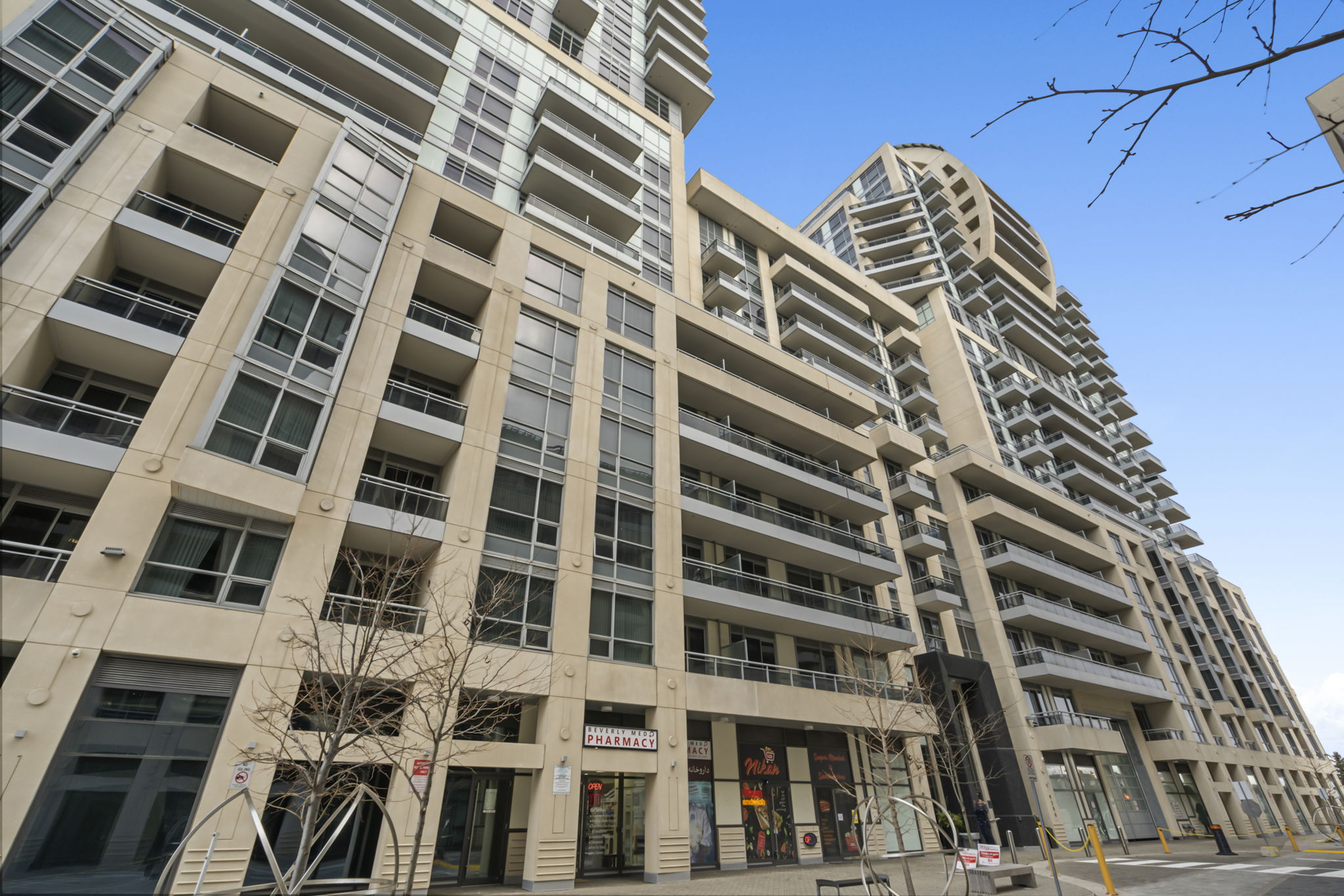 9201 Yonge St Unit 1501 Richmond Hill, ON L4C 1H9