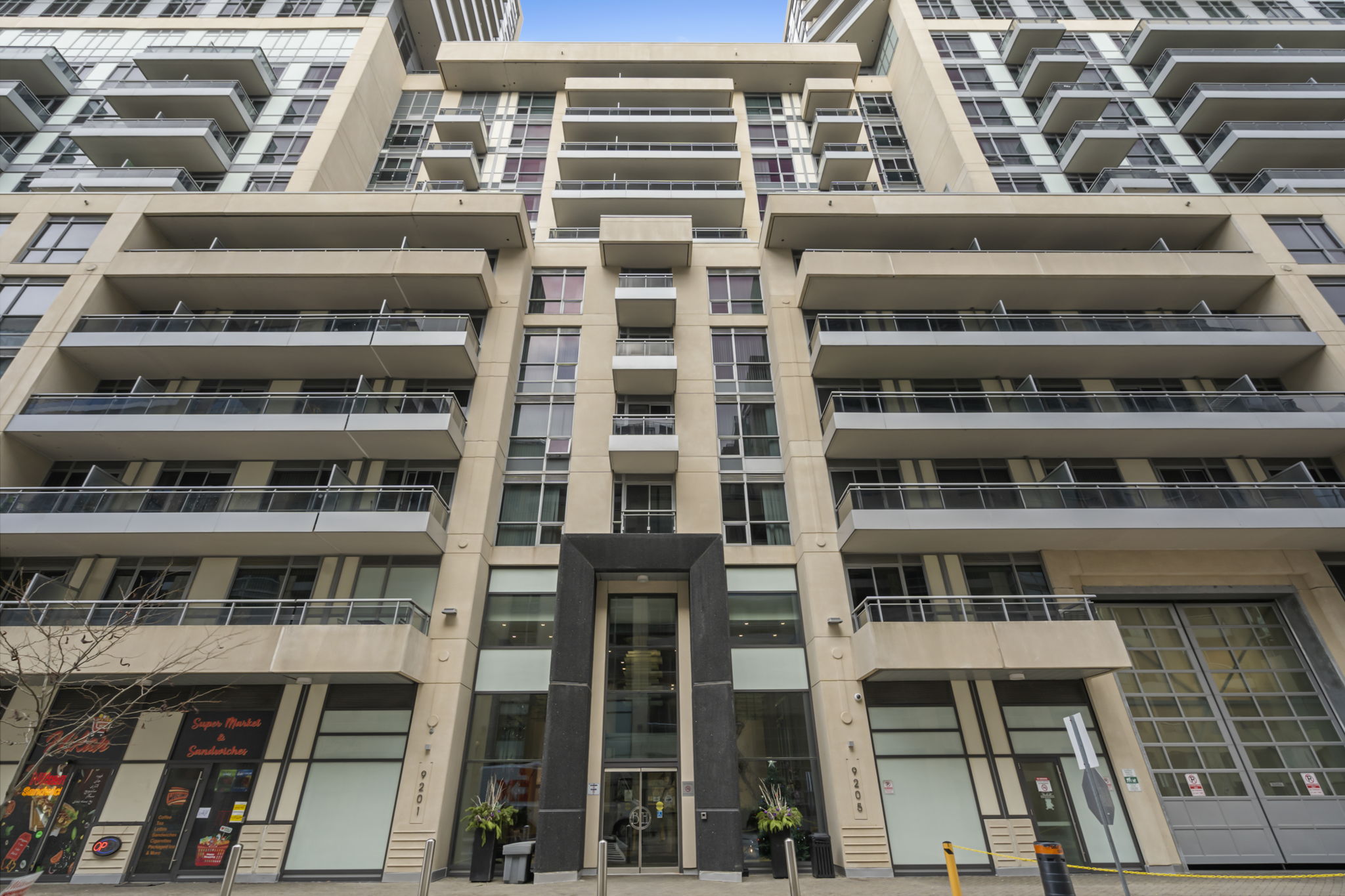 9201 Yonge St Unit 1501 Richmond Hill, ON L4C 1H9