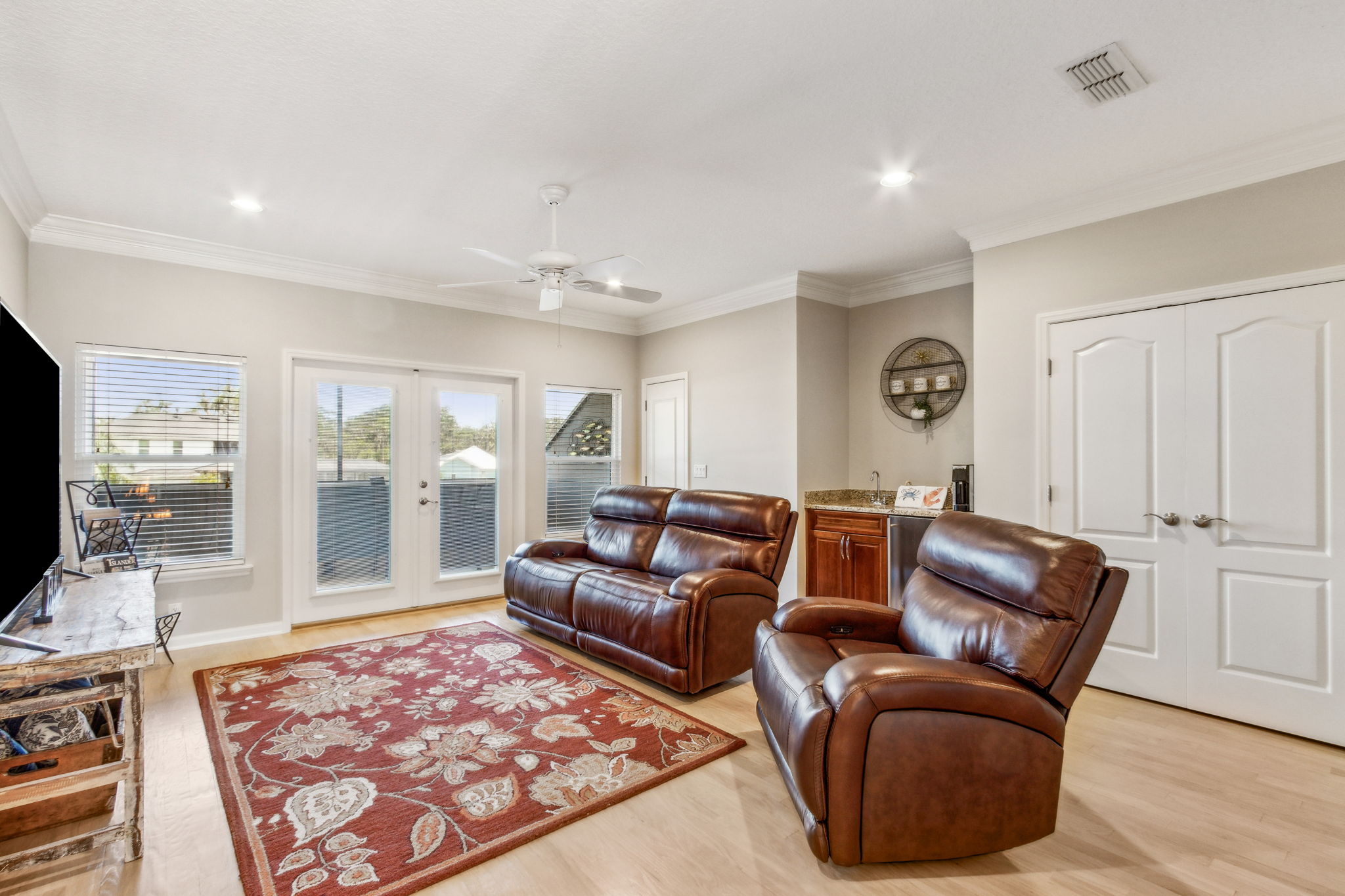 Landing TV Room to Upstairs Lanai