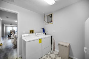 Laundry Room1b