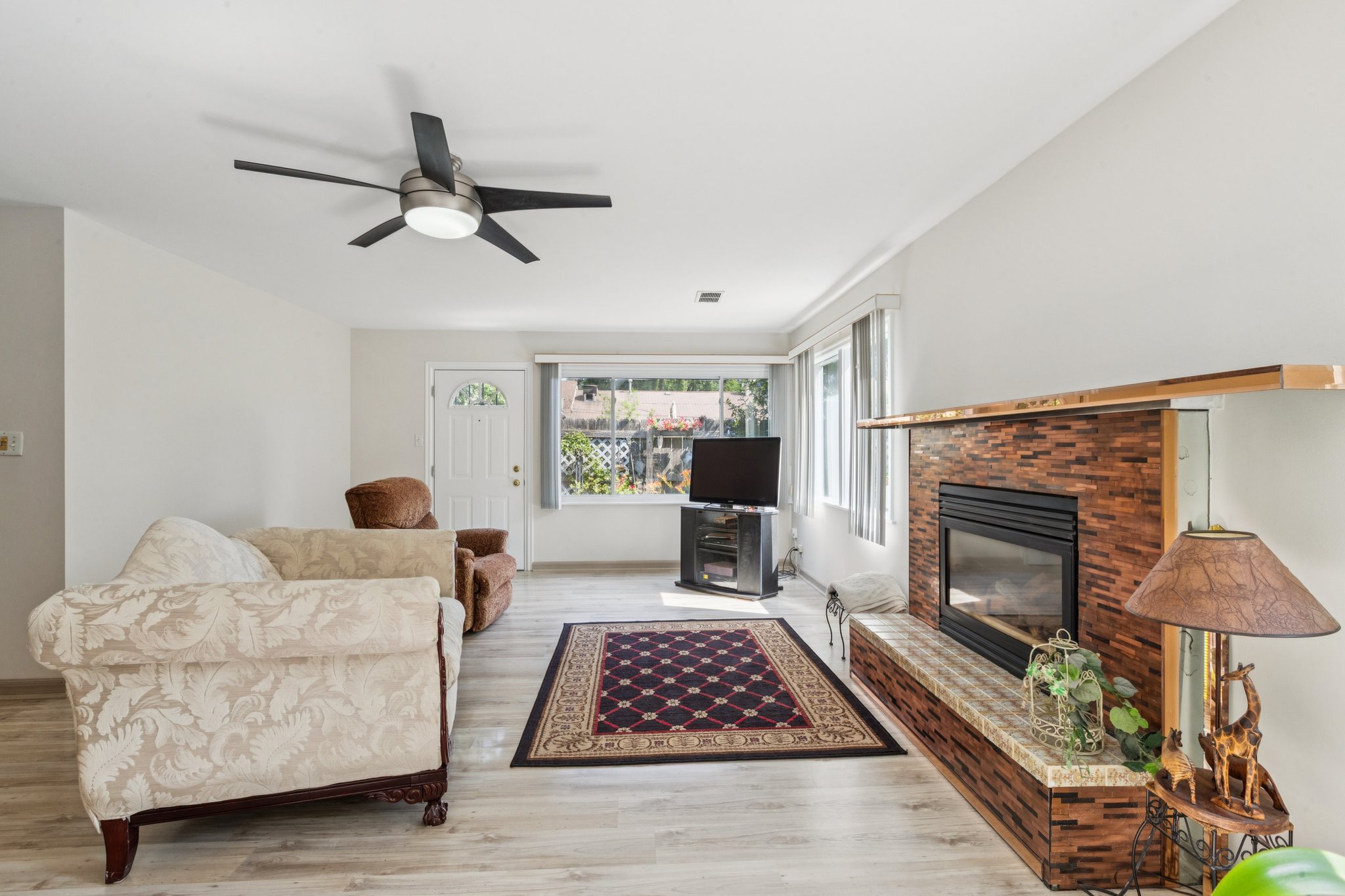 Lynwood Dr-S2207-007.jpg