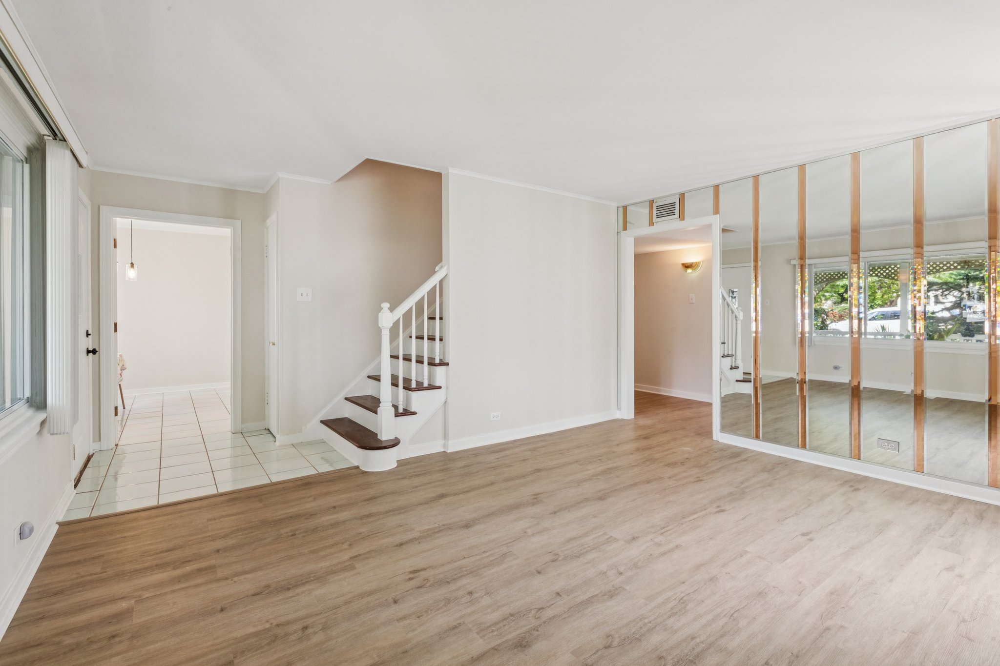 Lynwood Dr-S2207-020.jpg