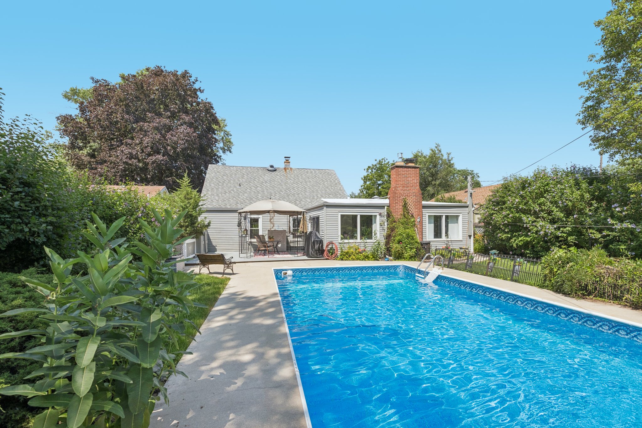 Lynwood Dr-S2207-047.jpg